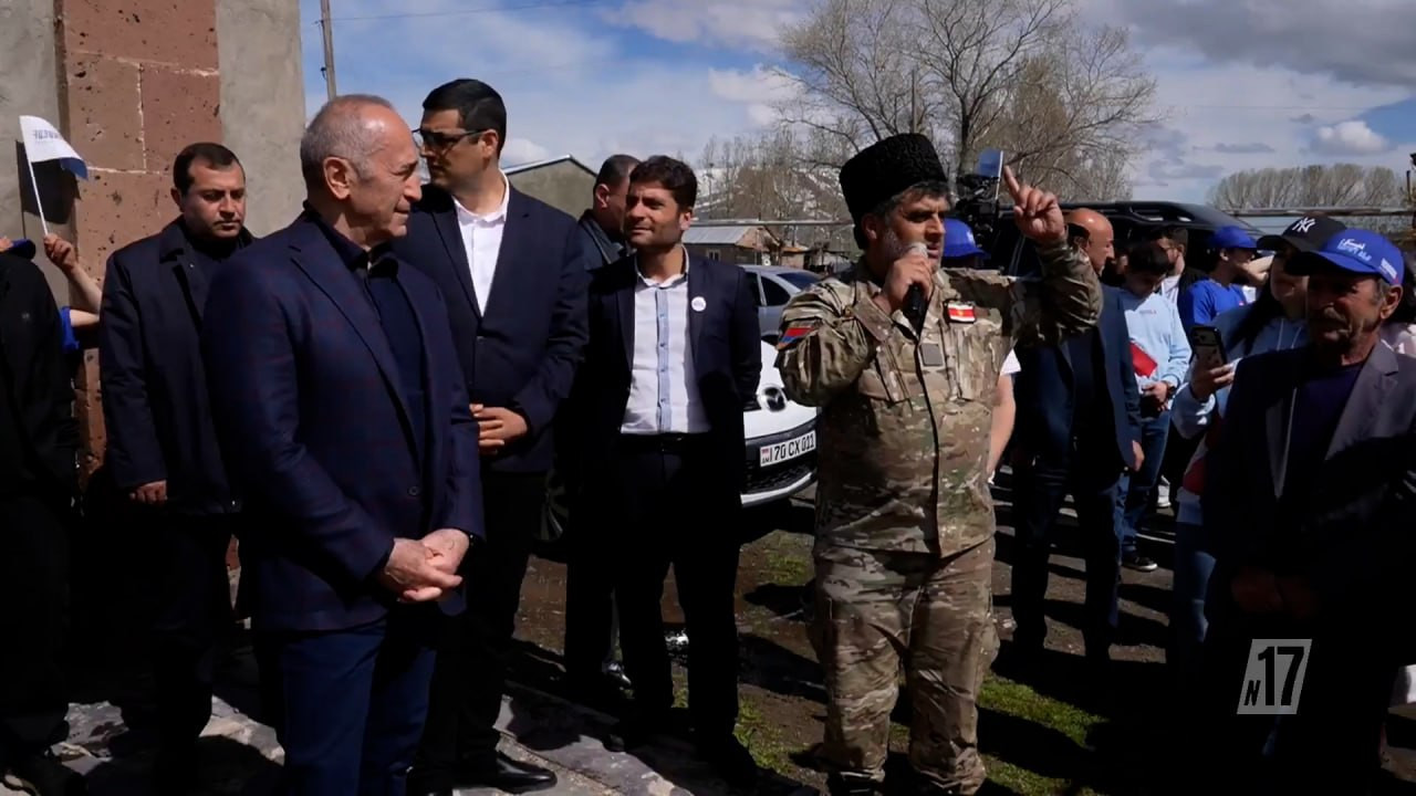 Մեր փրկիչն Աստվածն է ու Ռոբերտ Քոչարյանը, մենք մեր ձայնը տալիս ենք Ձեզ․ քաղաքացին՝ Քոչարյանին