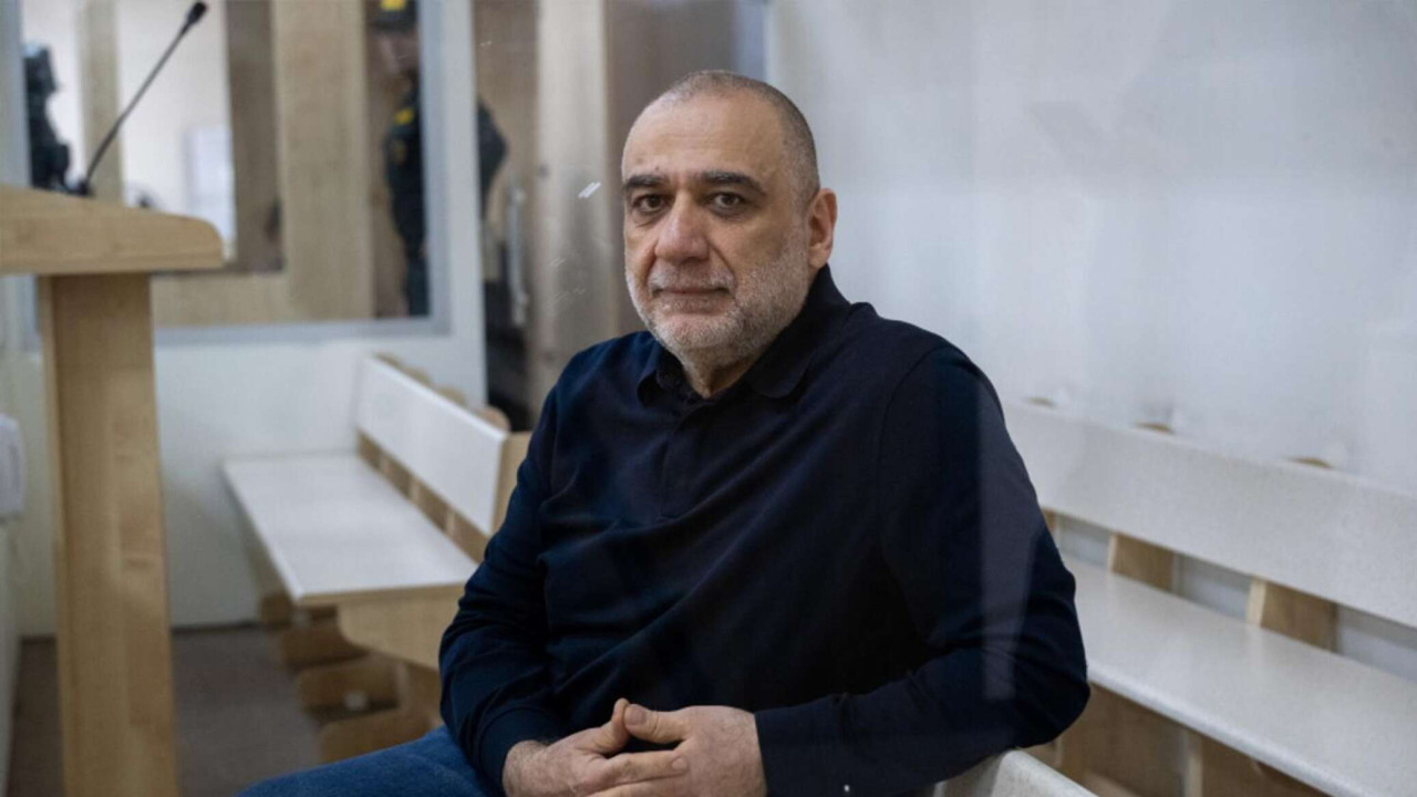 Դուք գրագող եք. Ռուբեն Վարդանյանը Բաքվի բանտում կարդացել է Նիկոլ Փաշինյանի գիրքը