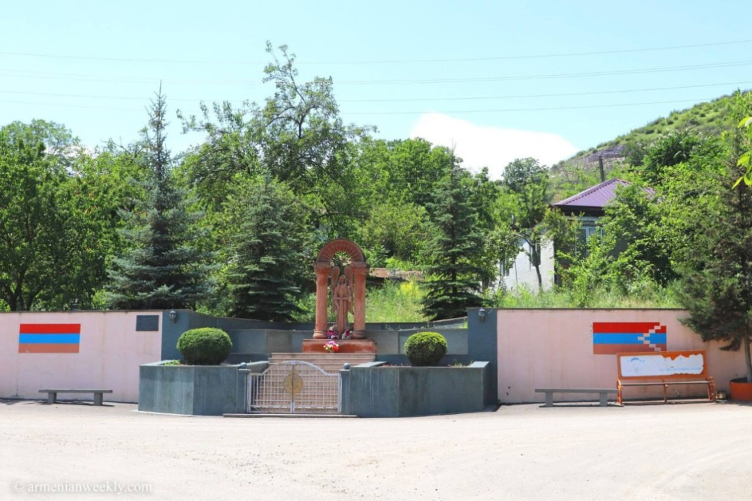 Ադրբեջանը ոչնչացրել է Աստղաշենի երկու հուշարձանները