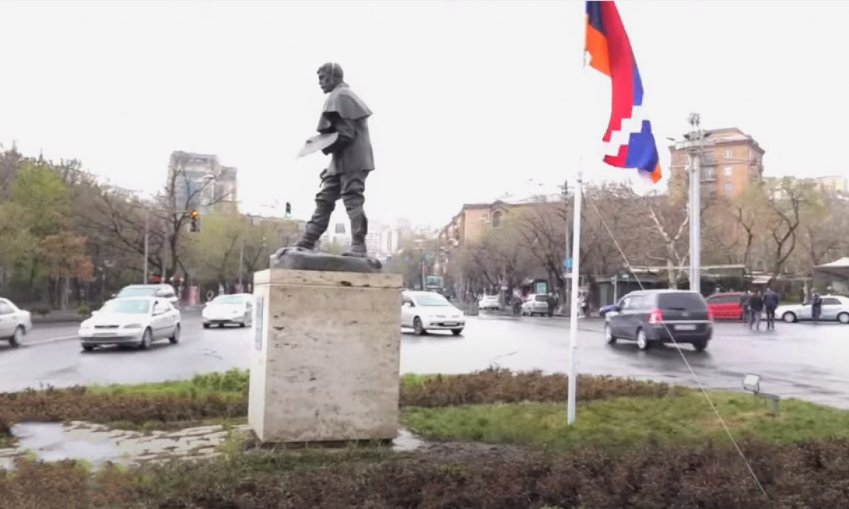 Երևանի Ֆրանսիայի հրապարակից հեռացրել են Արցախի դրոշը. Նարե Սիմոնյան