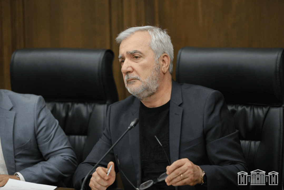 Բա ինչի՞ համար եմ թեկնածություն դրել. Անդրանիկ Քոչարյանը՝ մանդատը վերցնելու մասին