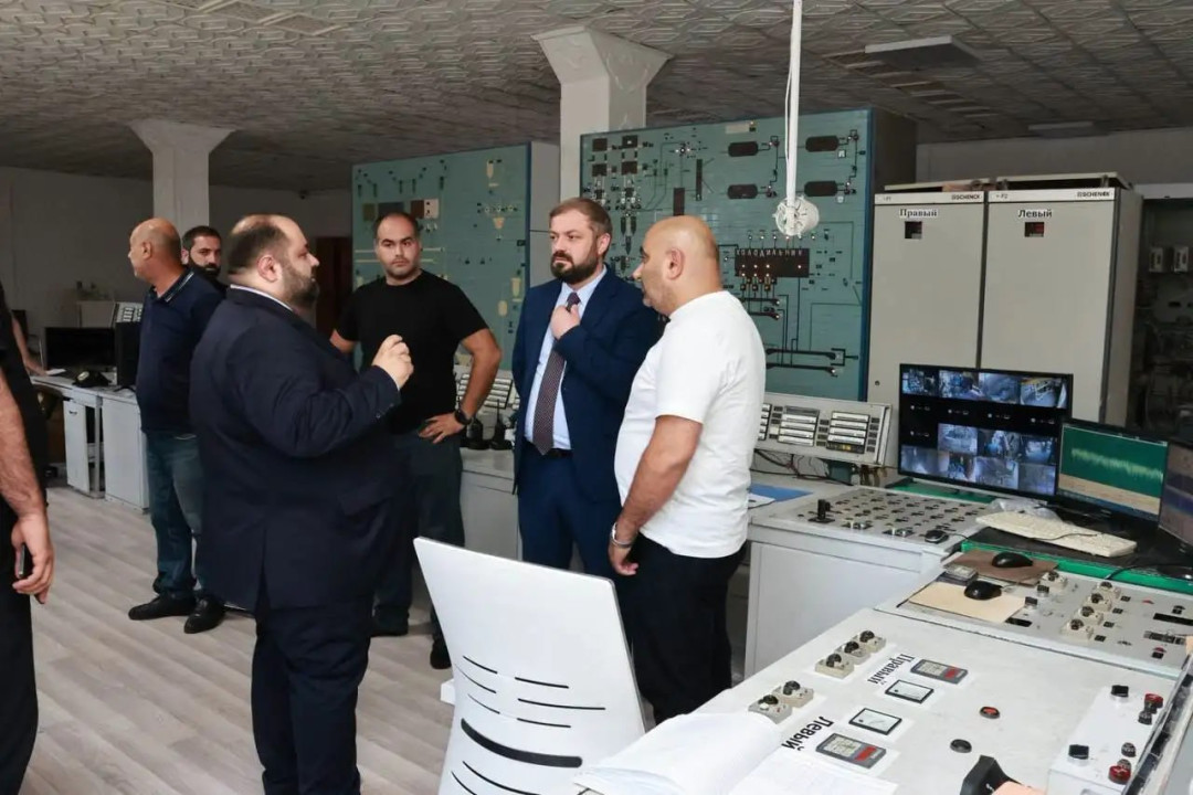 «Գործարանը չպետք է դադարեցնի իր գործունեությունը»․ Գևորգ Պապոյանը այցելել է «Արարատցեմենտ»