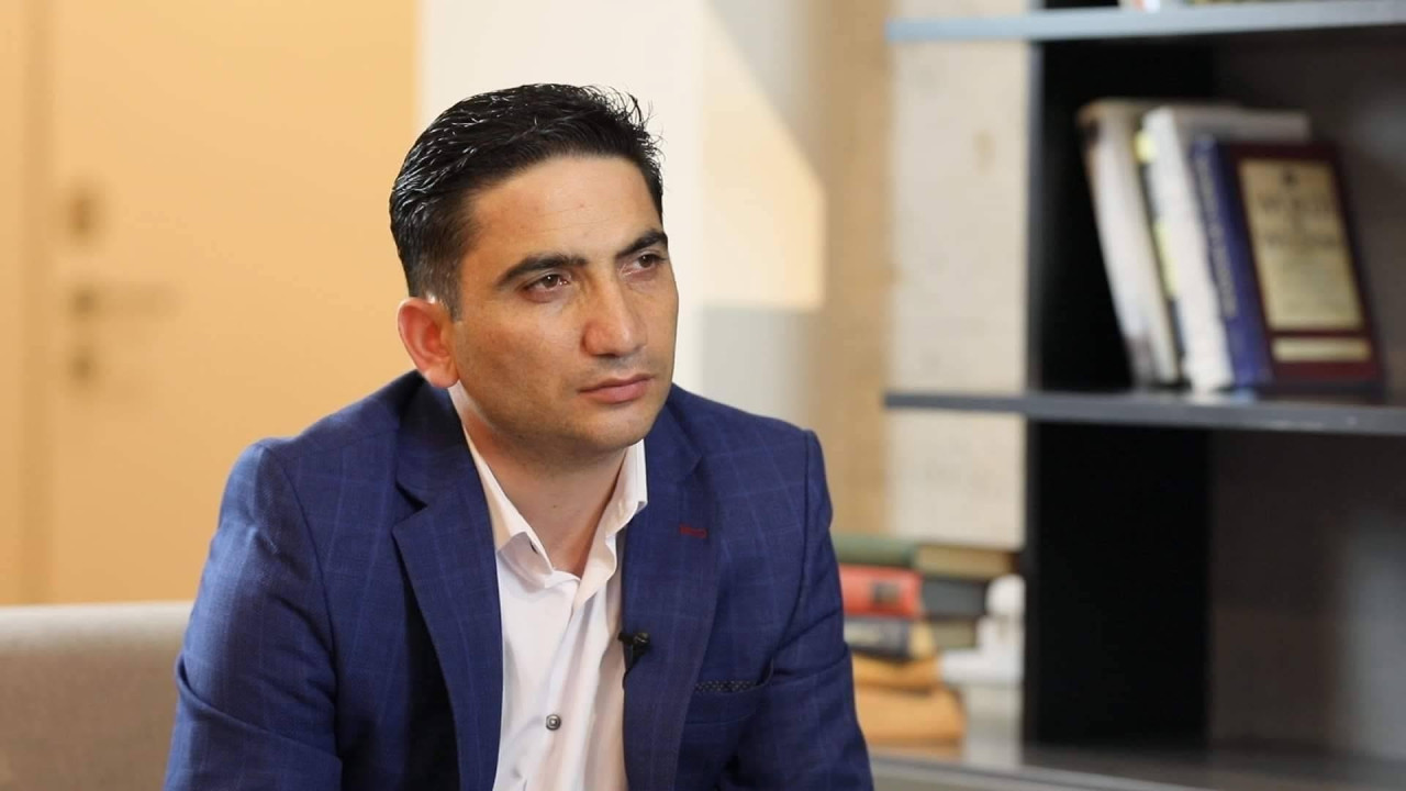 «Հայերը ատում են հայերին ու անիծում իրար»․ Հոխիկյան