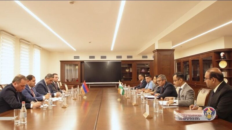Սուրեն Պապիկյանը հանդիպել է Հնդկաստանի պաշտպանության քարտուղար Ռաջեշ Կումար Սինգհի հետ