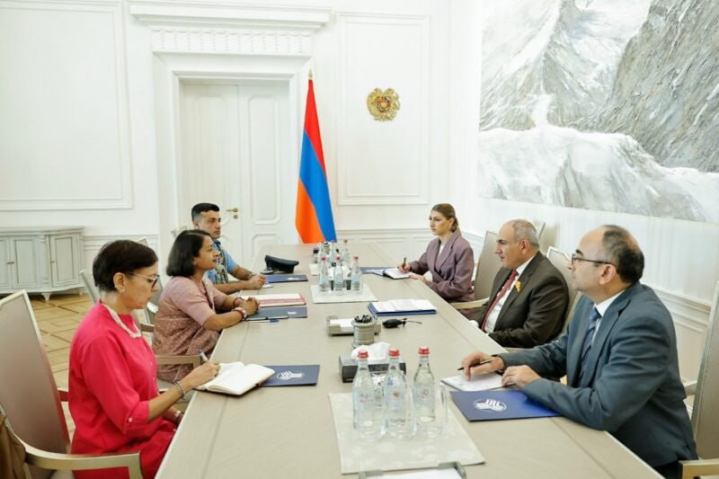 Փաշինյանը հրաժեշտի հանդիպում է ունեցել Հնդկաստանի դեսպանի հետ