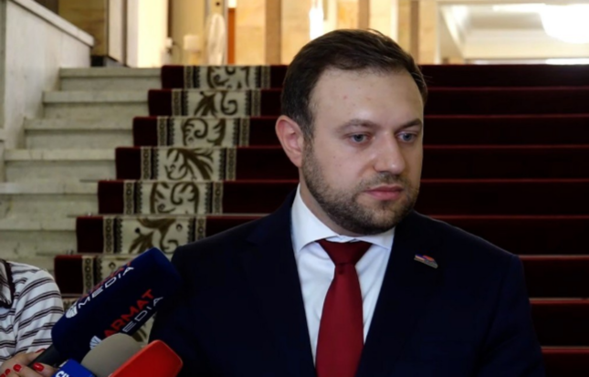 «Նիստը վարողը նիստը վարելու փոխարեն շատ հաճախ զբաղված է լինում մեկնաբանելով». Տիգրան Աբրահամյան