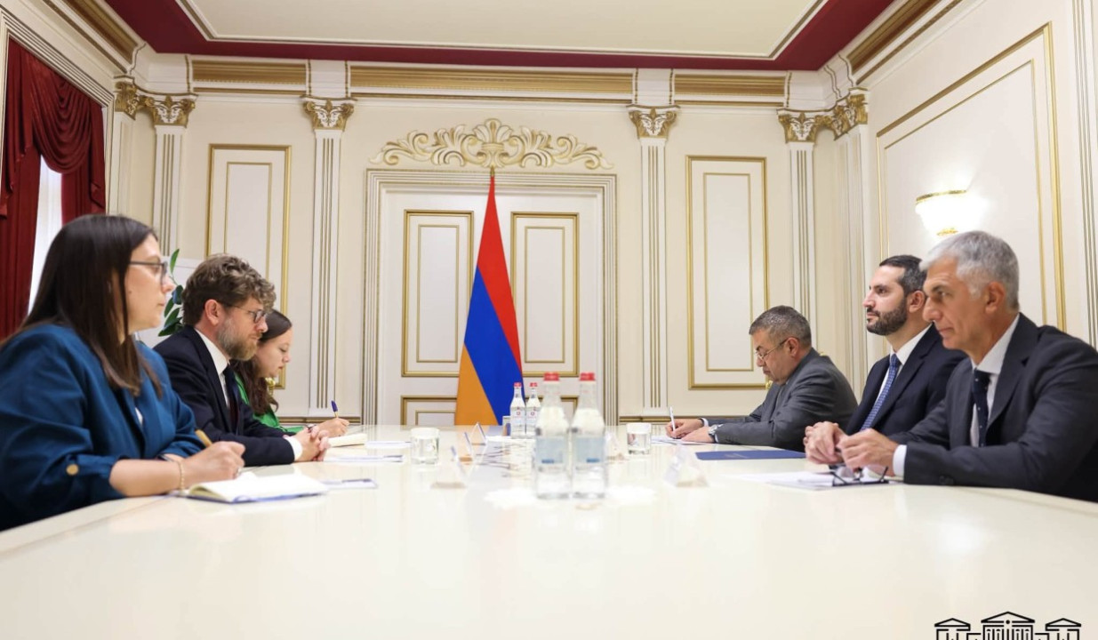 Ռուբեն Ռուբինյանն ընդունել է Հայաստանում Ֆրանսիայի դեսպան Օլիվիե Դըկոտինյիին