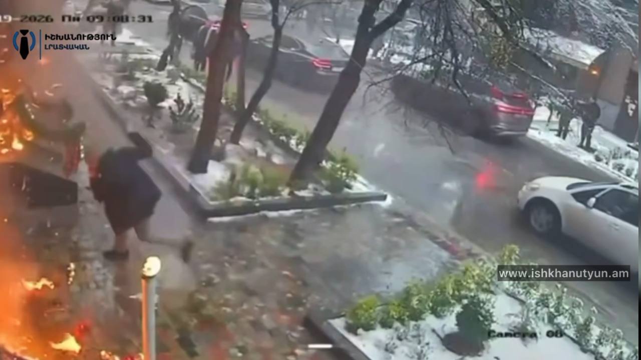 Հրդեհ՝ Պուշկինի փողոցում. այրվել է խանութ-սրահի պատին ամրացված ամանորյա ձևավորման պարագաները, սուրճի ապարատը