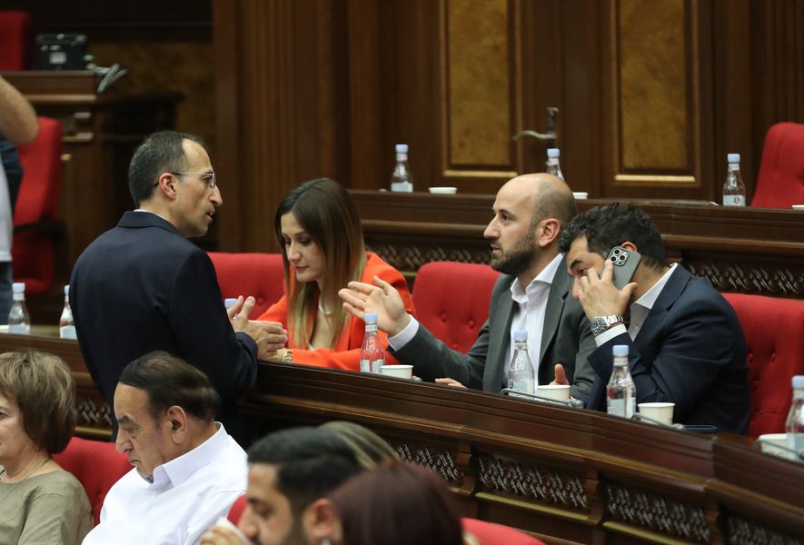 ՀՀ պետական աշխատողները կրկին լրացուցիչ կվարձատրվեն. կառավարության որոշումը