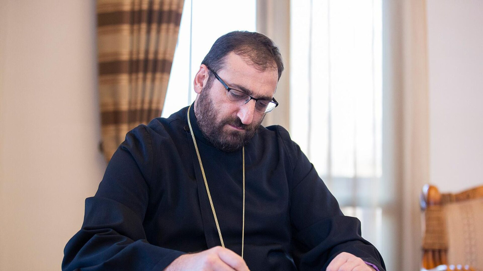 Արշակ սրբազանը կալանավորվեց 2 ամսով