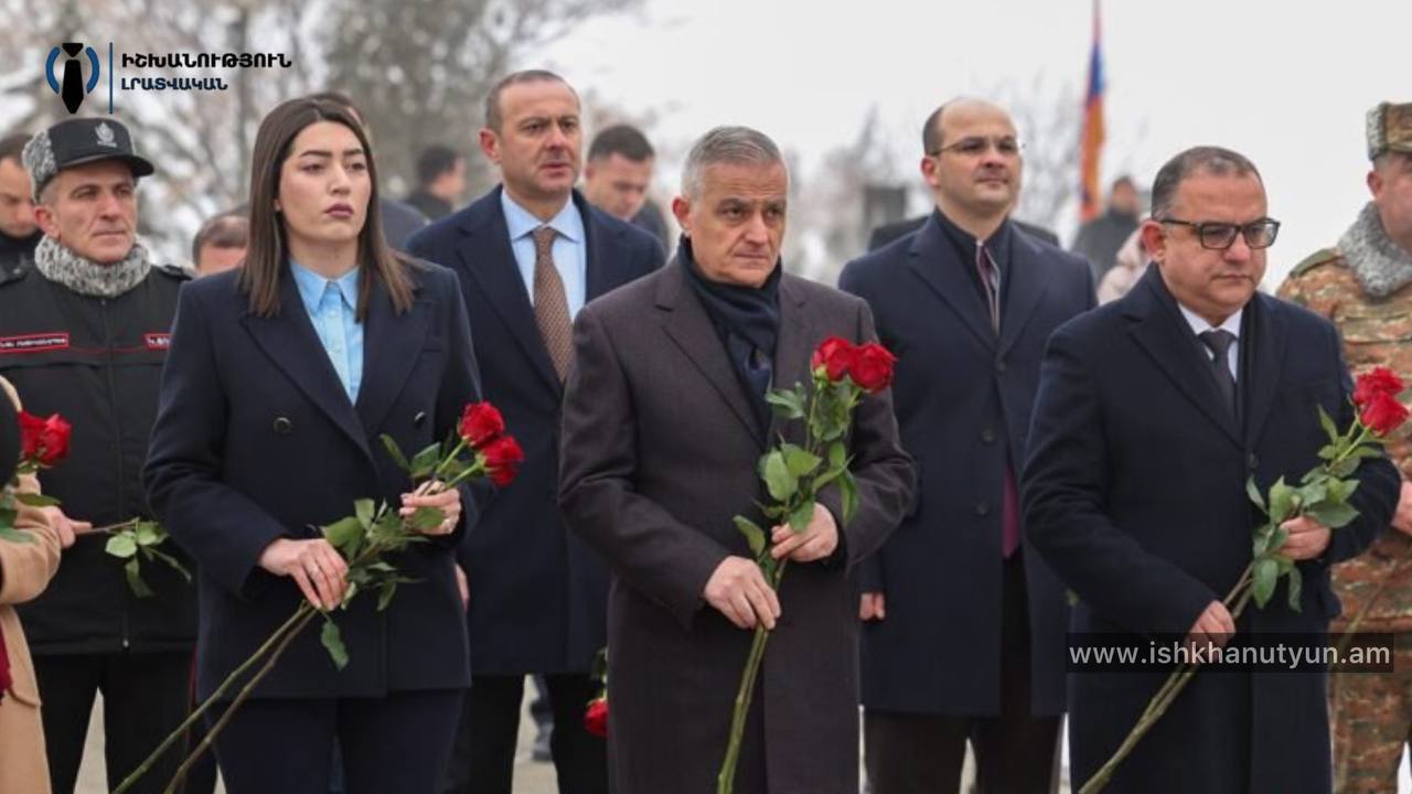 ՀՀ բարձրագույն ղեկավարությունը «Եռաբլուր» պանթեոնում ծաղիկներ է խոնարհել