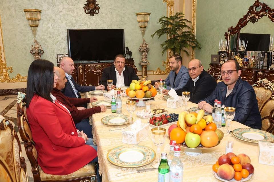 Գագիկ Ծառուկյանն այսօր աշխատանքային հանդիպում է ունեցել «Մայր Հայաստան»կուսակցության վարչության անդամների հետ