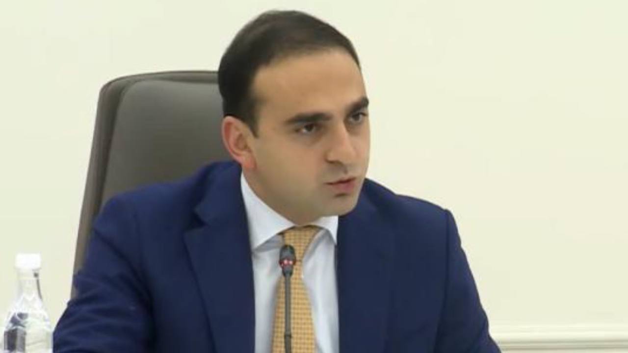 Ամեն ինչ չէ, որ մատով պիտի ցույց տրվի. Ավինյանը՝ վարչական շրջանի ղեկավարներին