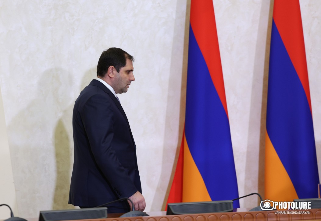 Պապիկյանը Փարիզում պայմանագիր է ստորագրել