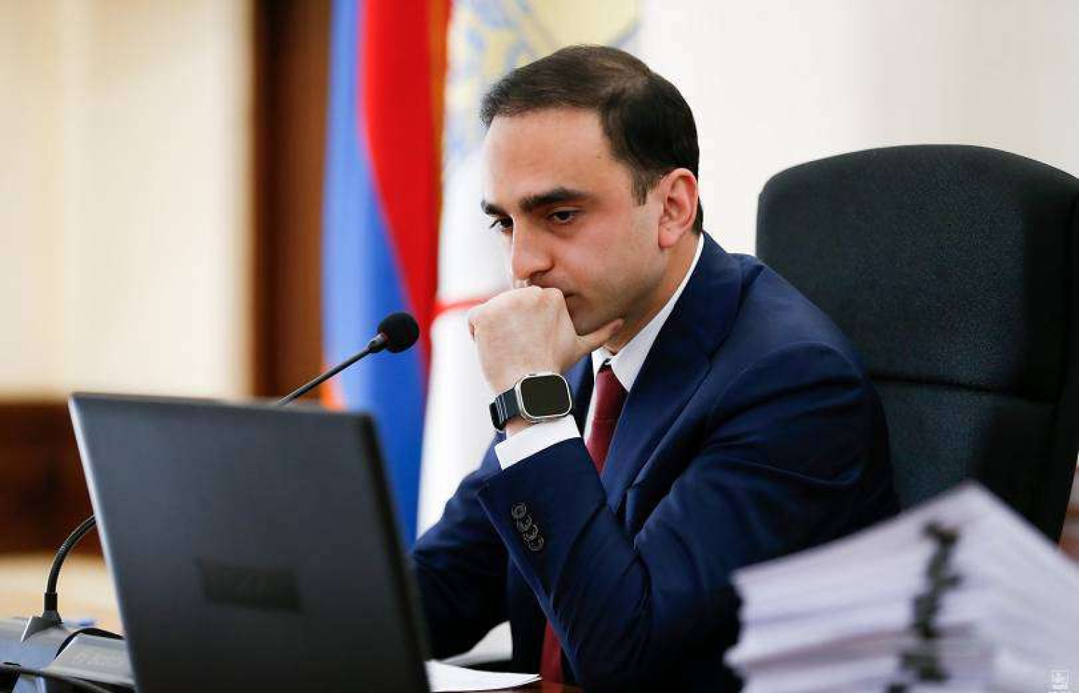 Ուրախ եմ՝ անախորժ բաներ եթեր չգնացին, ձայնի խնդիր կար, ասել ենք՝ տերև մի վառեք, քաղաքապետարանի ոչ մի աշխատակից, չի կարող պարզվի՝ ինչ-որ մի տեղ տերև է վառում. Ավինյան