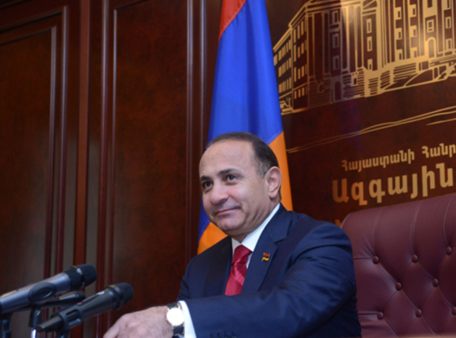 1 մլրդ 100 մլն դրամ, բազմաթիվ գույքեր. Հովիկ Աբրահամյանի եղբոր, փեսաների ապօրինի գույքերի պահանջը