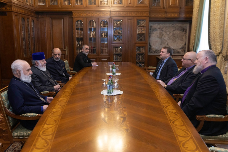 Կաթողիկոսը Գերմանիայի Ավետարանական եկեղեցու պատվիրակության հետ քննարկել է տարածաշրջանի զարգացումները