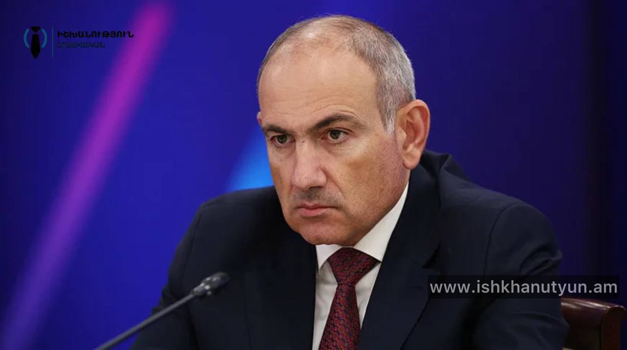 Հեծանվային սաղավարտ, արծաթե զարդատուփ, փորագրված փայտե նկար․ ի՞նչ նվերներ է ստացել Փաշինյանը
