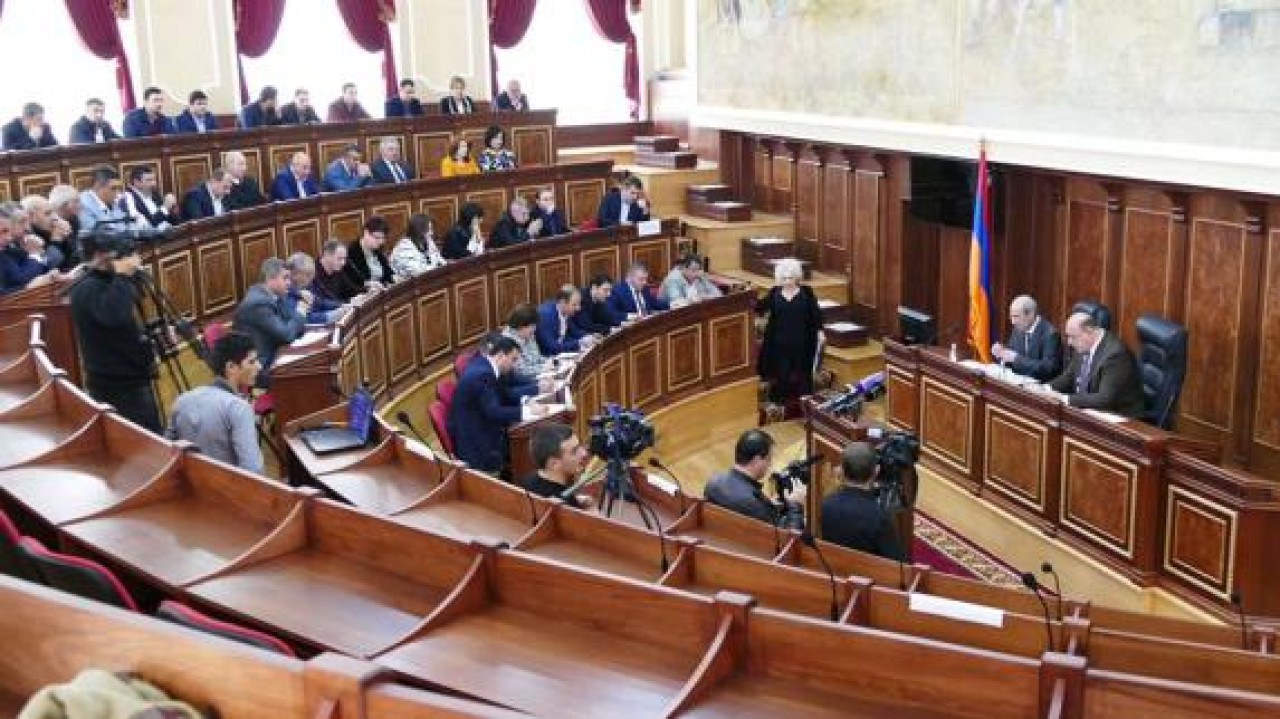 Գյումրու ավագանու անդամներ են փոխվել. հանձնաժողովը հաստատել է ինքնաբացարկները և մանդատի փոխանցումը