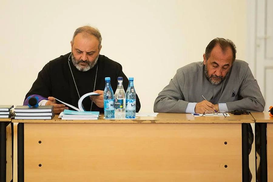 Միքայել և Բագրատ Սրբազանները դիմել են Գարեգին Բ-ին․ պահանջում են կարգալույծ անել 10 դավաճան եսպիսկոպոսներին