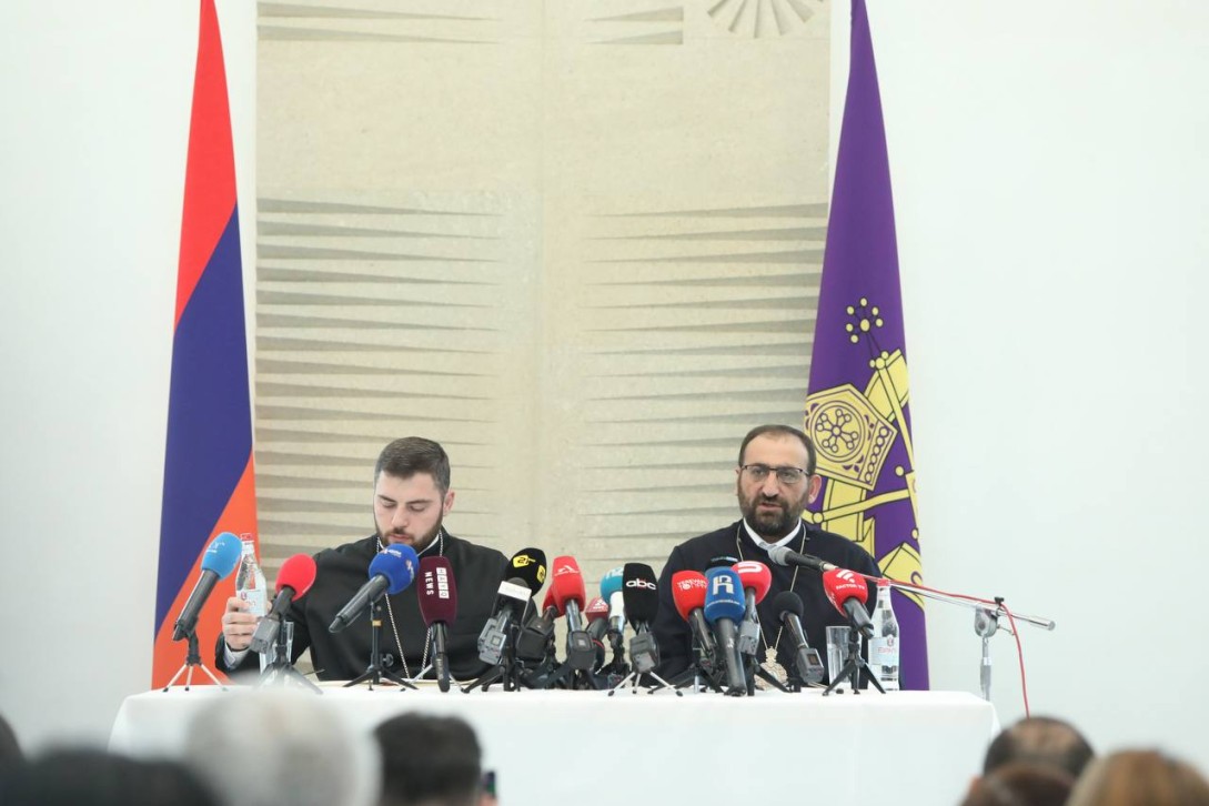 Ընտանիքիս անդամները տհաճ իրավիճակում են հայտնվել իշխանությունների թեթև ձեռքով. Արշակ Սրբազան