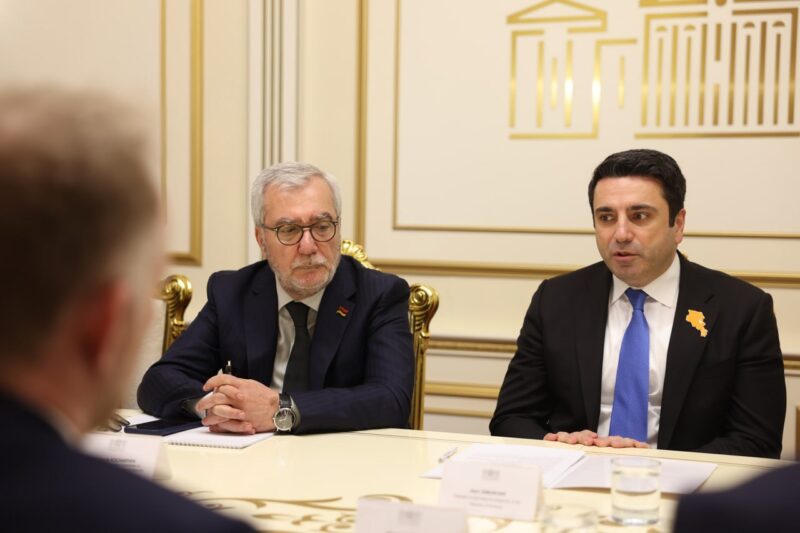 ԱԺ նախագահը ՆԱՏՕ-ի ներկայացուցչի հետ քննարկել են տարածաշրջանային զարգացումներին վերաբերող հարցեր
