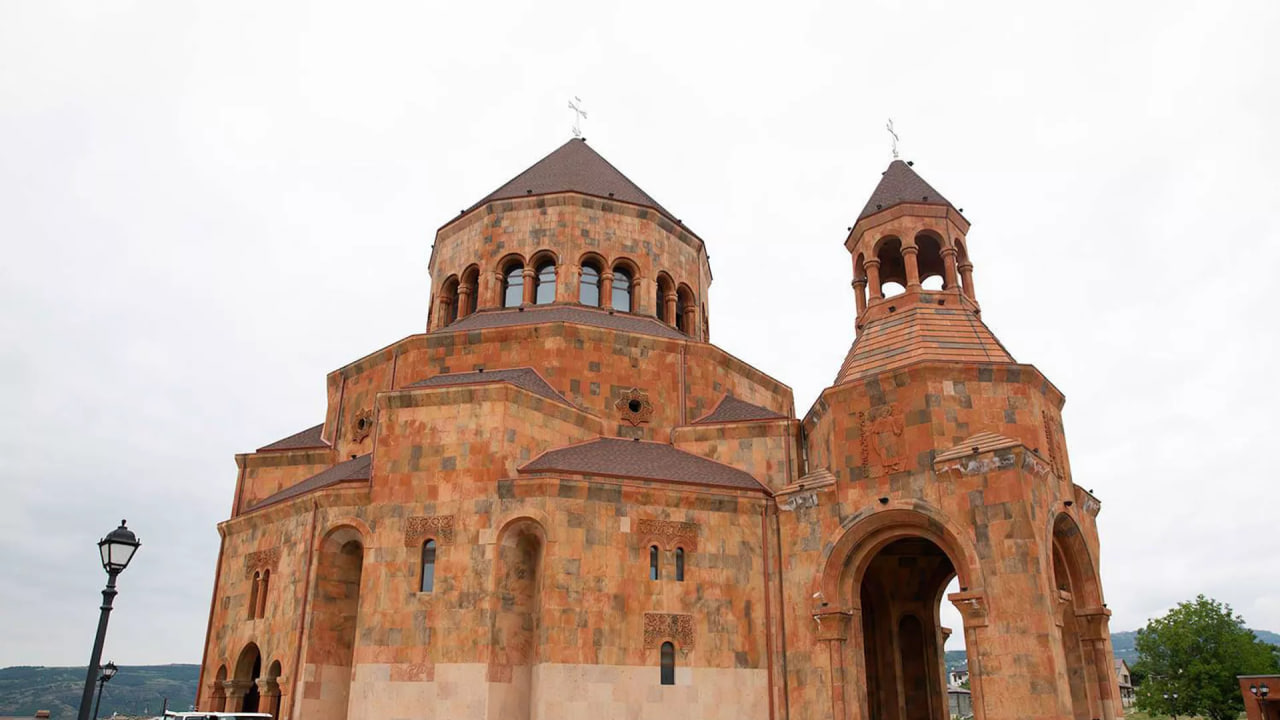 Ադրբեջանն ավերել է Ստեփանակերտի Սուրբ Աստվածամոր Հովանի մայր տաճարը