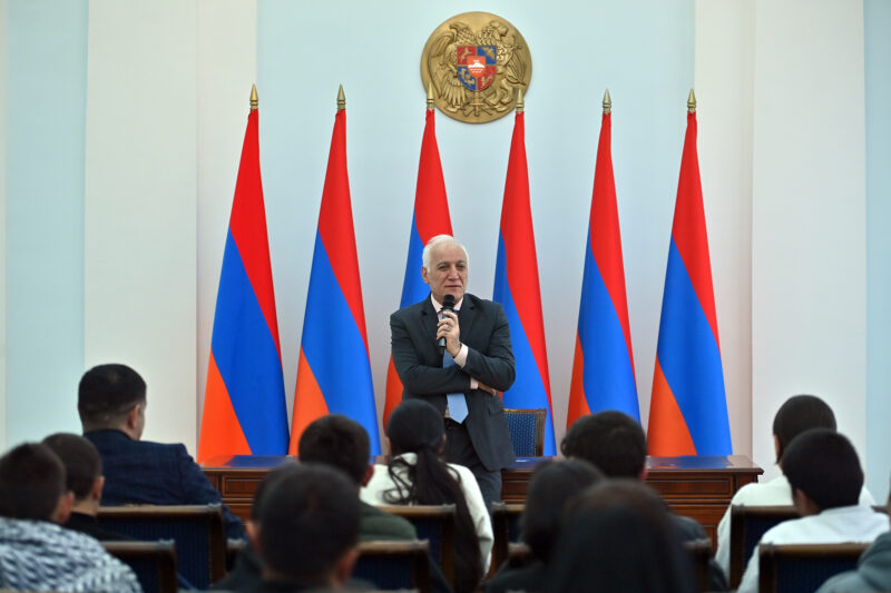 Կրթական նախագծի շրջանակում նախագահական նստավայր դպրոցականներ են այցելել