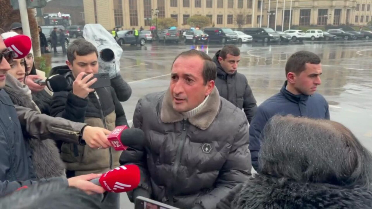 Կուզի Նիկոլ էղնի, ով կուզի՝ էղնի, սա սրբապղծություն է․ քաղաքացիները վրդովված են, նրանց թույլ չեն տալիս մտնել Յոթ վերք