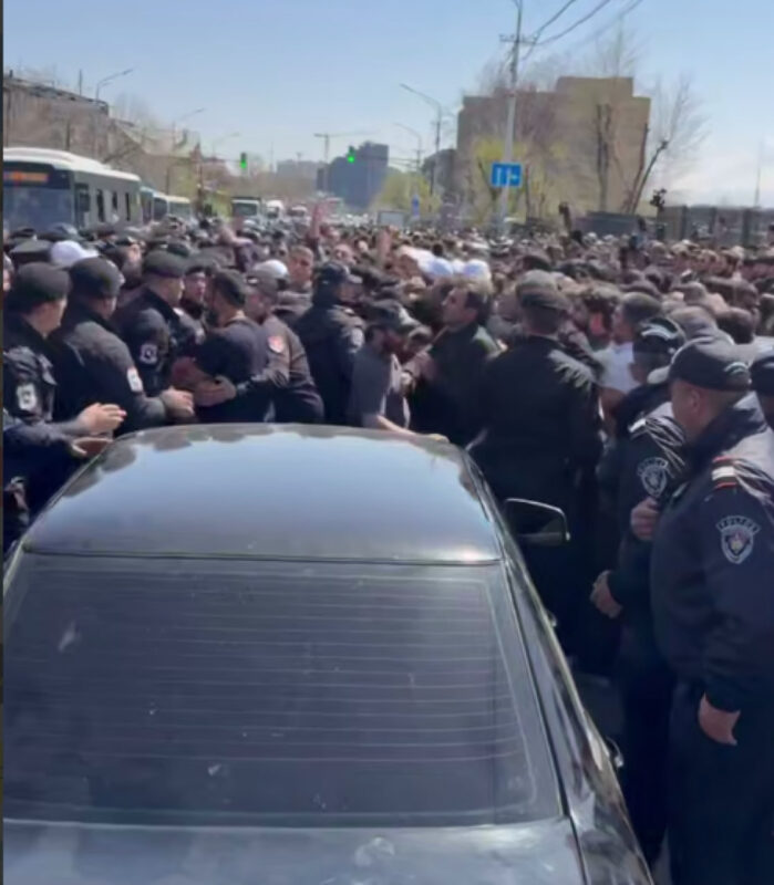 ՄԻՊ ներկայացուցիչները տեսակցել են Հակակոռուպցիոն դատարանի մոտից բերման ենթարկված անձանց