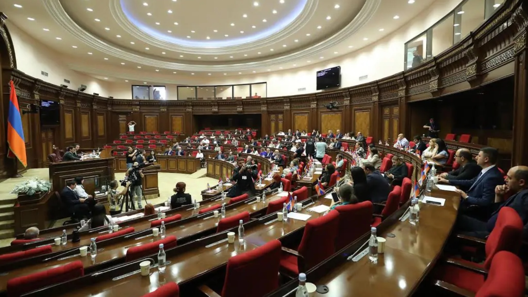 ԱԺ կին պատգամավորներն ու աշխատակիցները Մարտի 8-ի առթիվ պարգևատրվել են. Ալեն Սիմոնյանը կարգադրություն է ստորագրել
