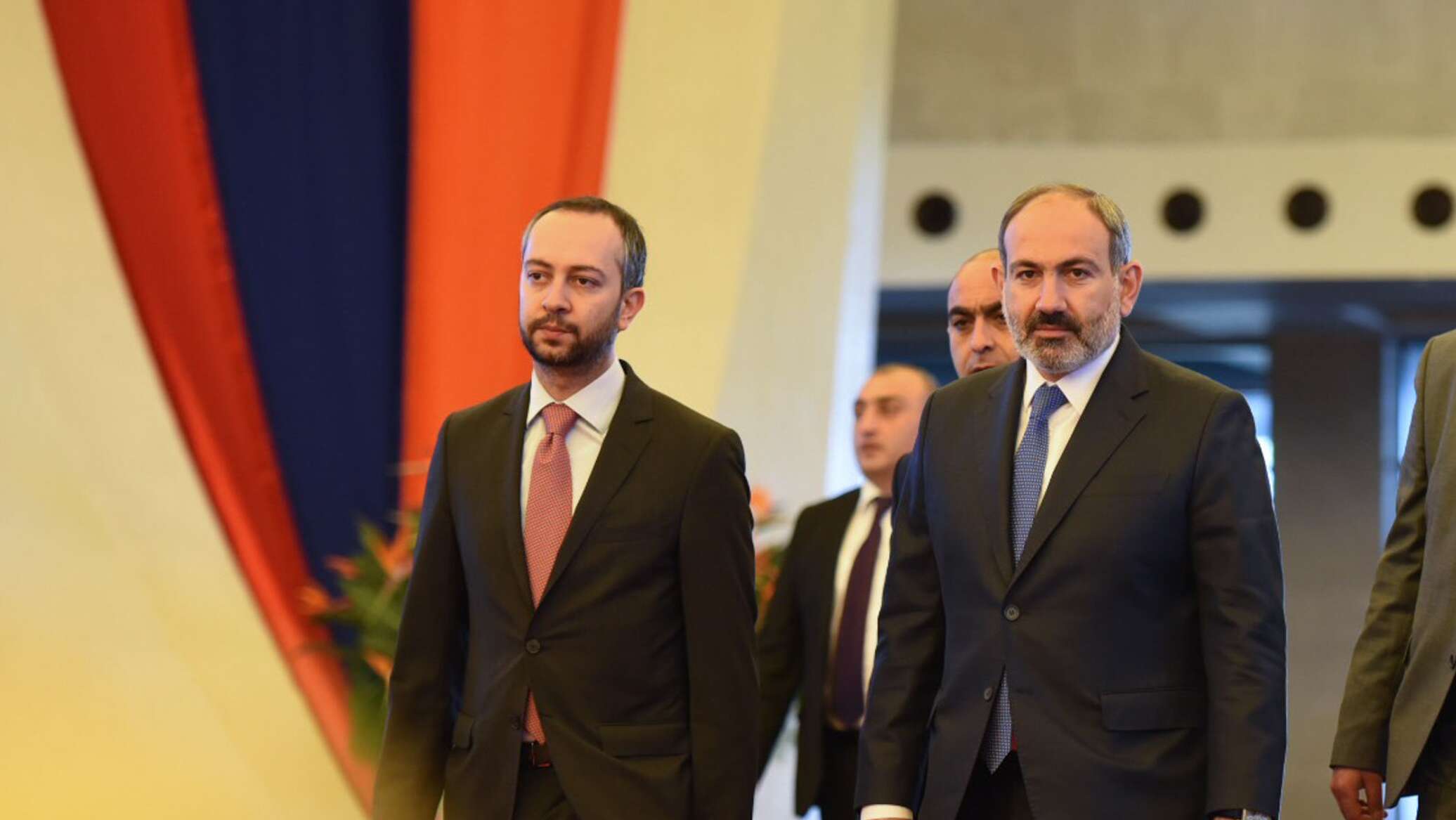 Չտեսավ պատից կախ, տեսավ ճակատից կախ. Փաշինյանը` նախկին նախագահների մասին